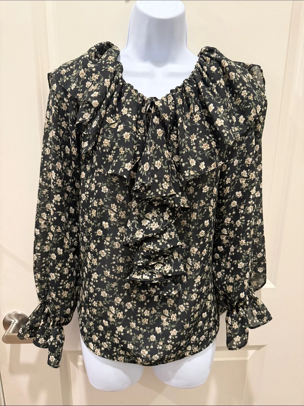 🌹 Vintage Moda International Floral Ruffle Blouse